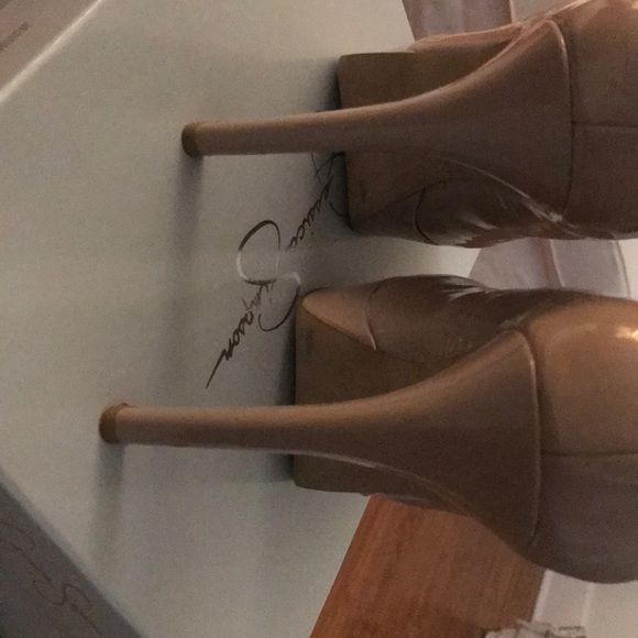 Heels - Picture 4 of 4